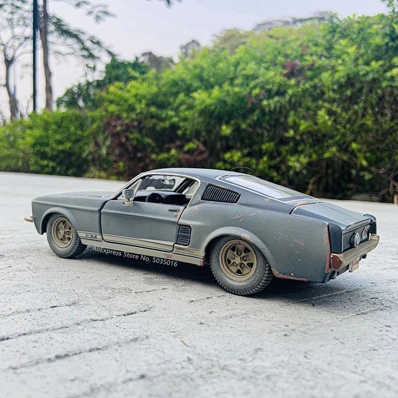 1:24 Scale Old Style 1967 Ford Mustang GT Model