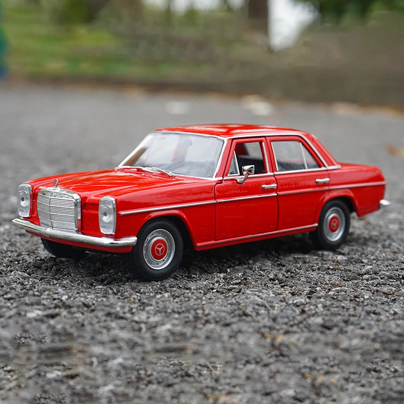 1:24 Scale Mercedes-Benz 220 Car Model