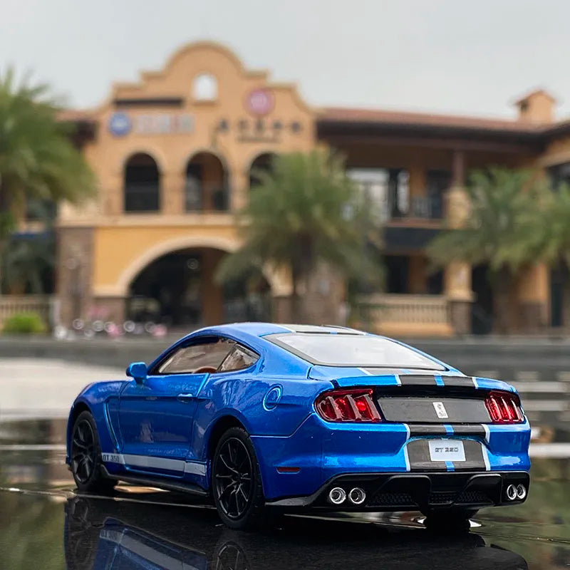 1:32 Scale Ford Mustang Shelby GT350 / GT500 Car Model - Pullback Mechanism and Light Effects!