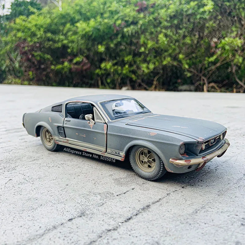 1:24 Scale Old Style 1967 Ford Mustang GT Model