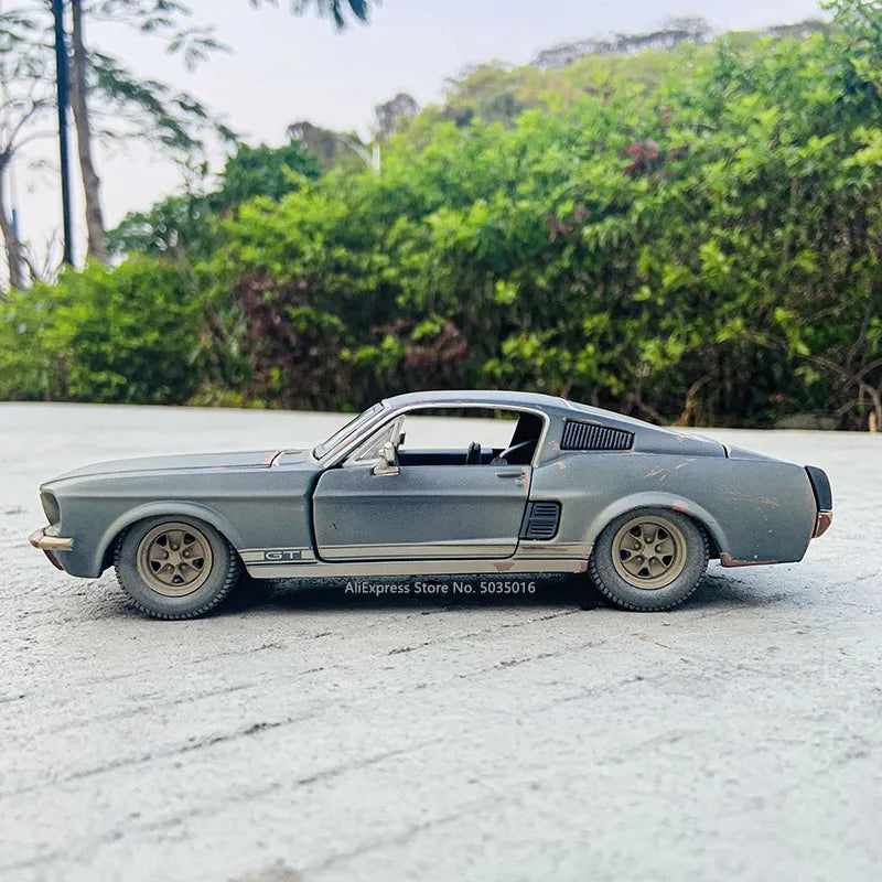 1:24 Scale Old Style 1967 Ford Mustang GT Model