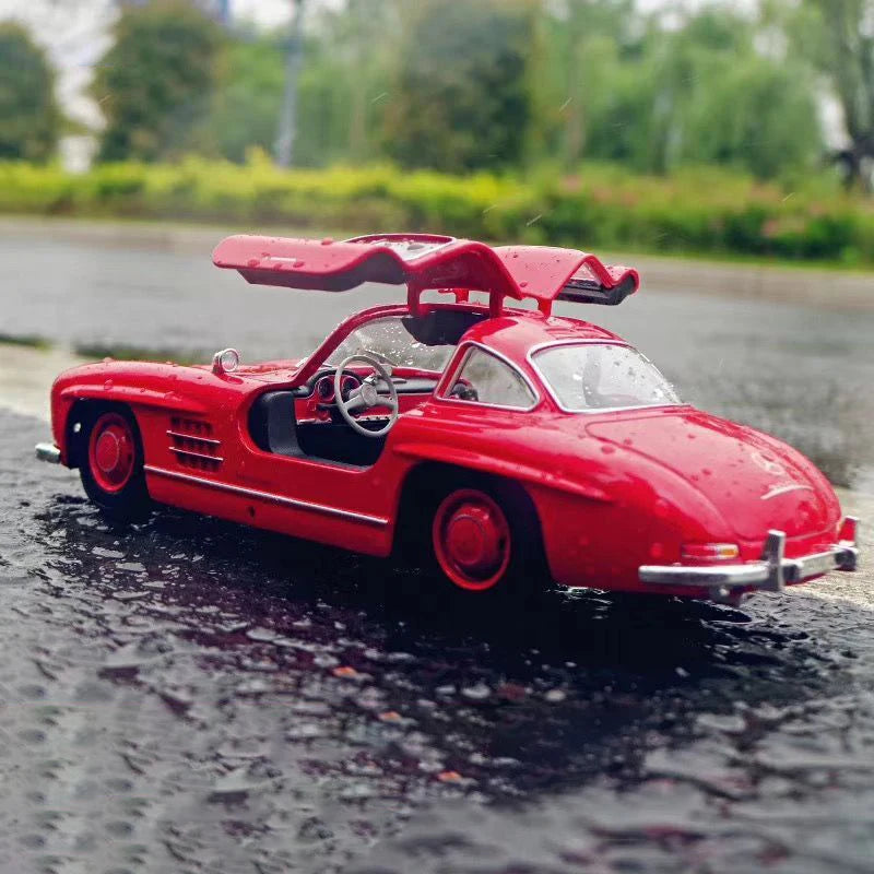 1:24 Scale Mercedes-Benz 300SL Car Model