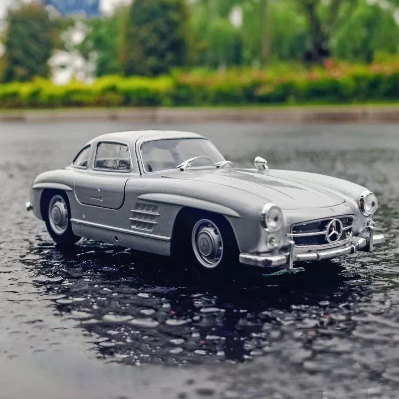 1:24 Scale Mercedes-Benz 300SL Car Model